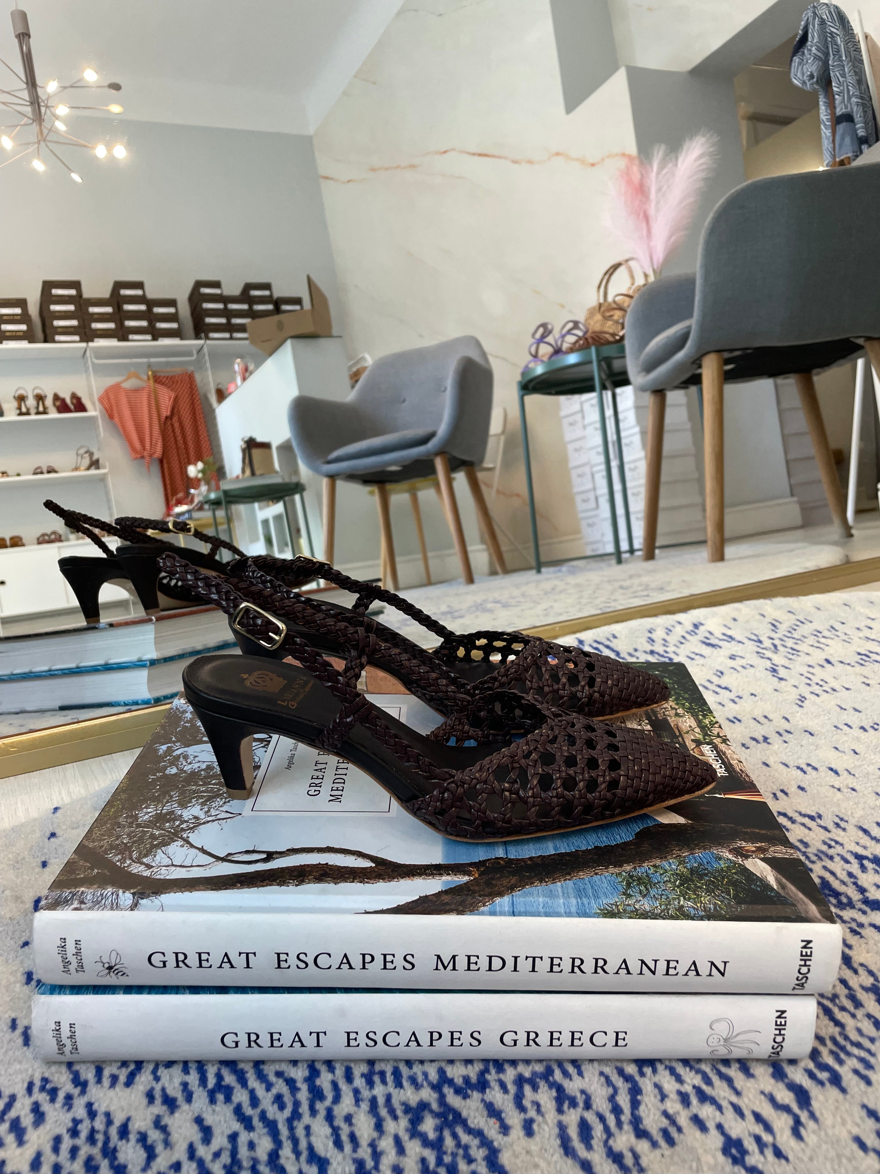L’Arianna slingback intrecciata