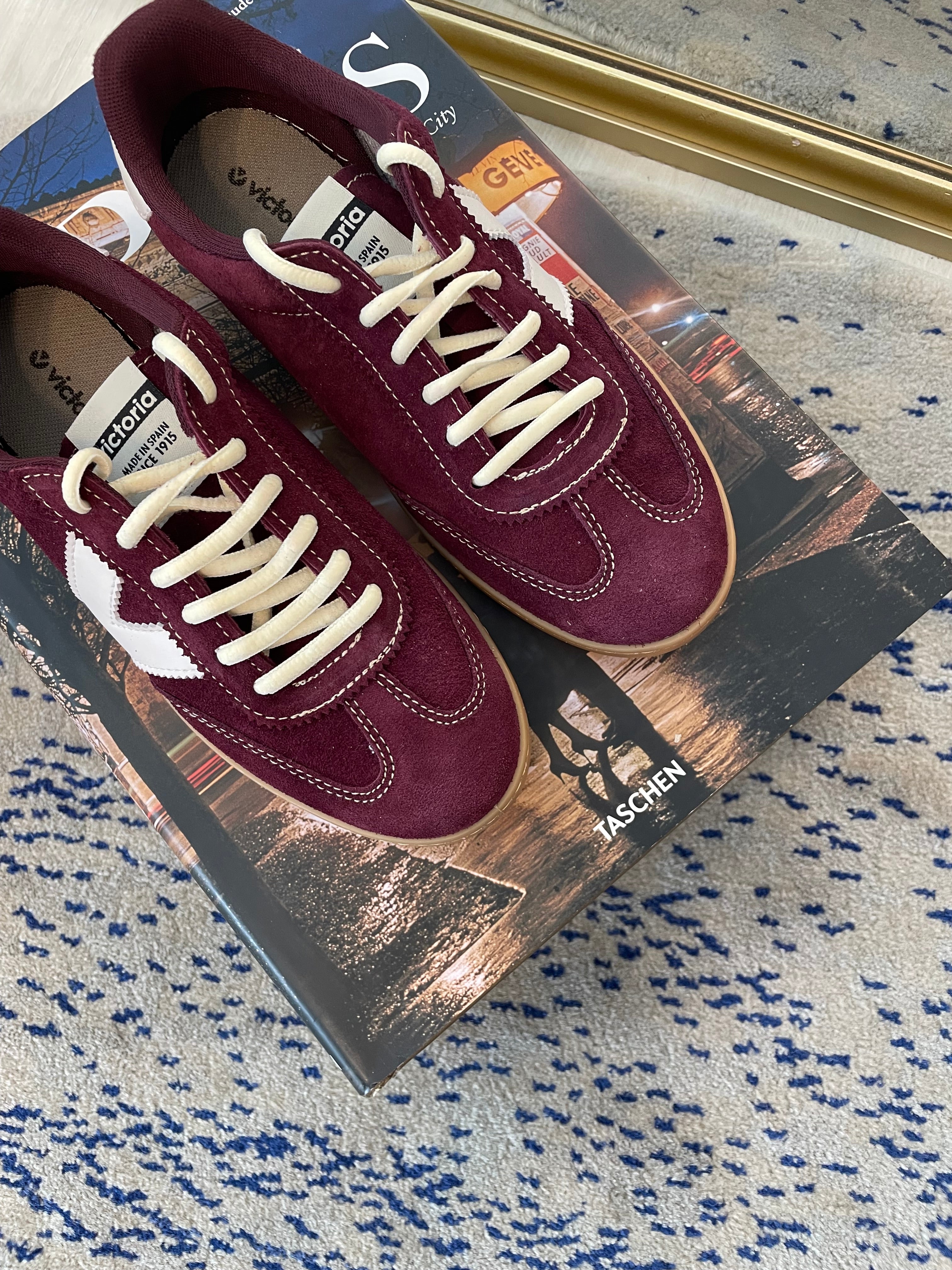 Sneakers Victoria - suede