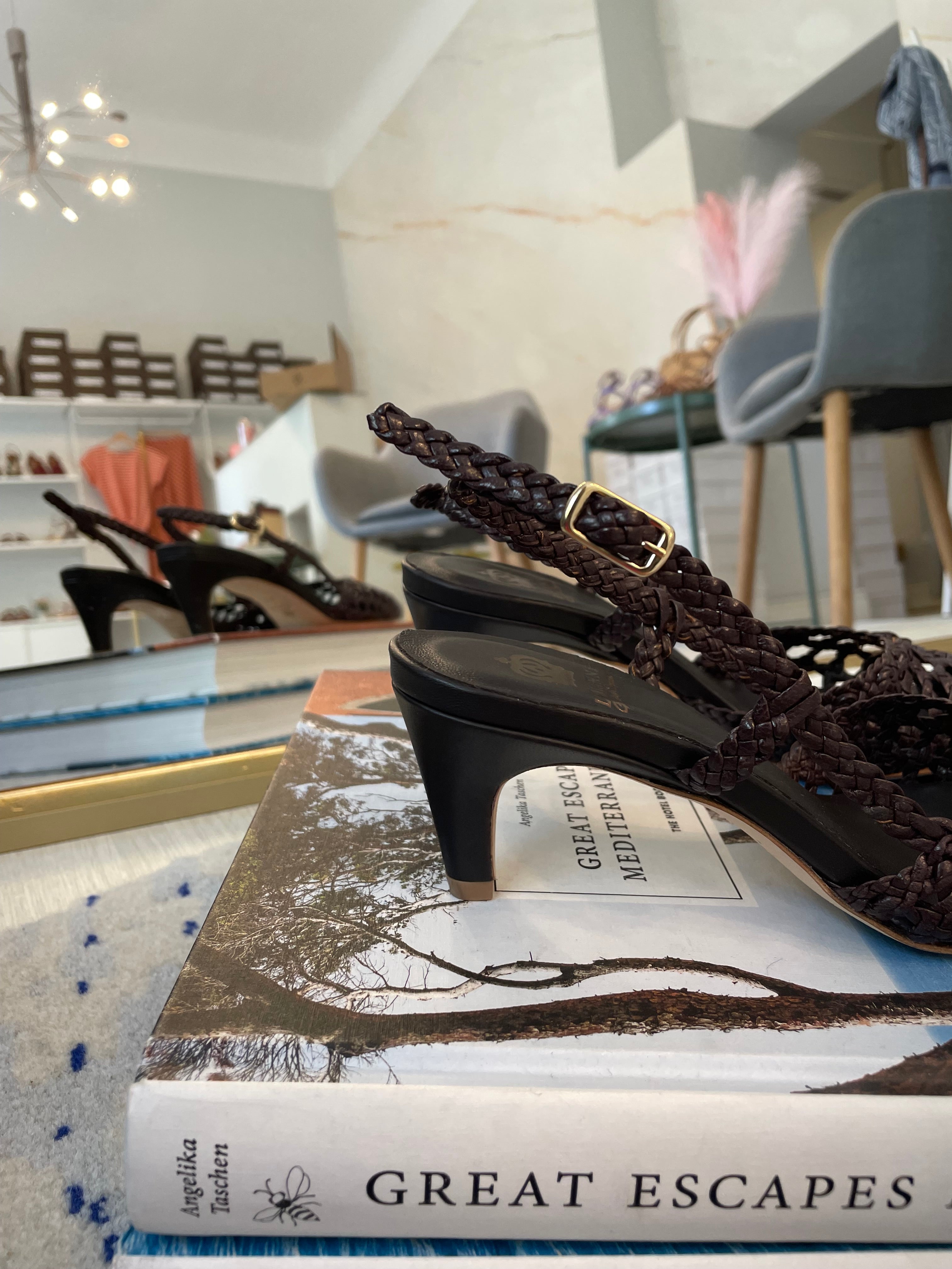 L’Arianna slingback intrecciata